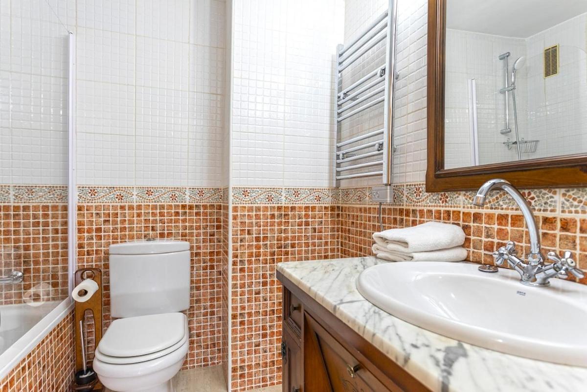 -Malagasunapts- West Beach Malaga Seafood & Relax Buitenkant foto